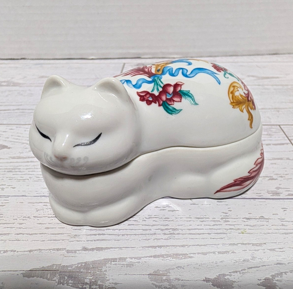 Vintage Palais de Versailles Porcelain Sleeping Cat Trinket Box Made in Japan